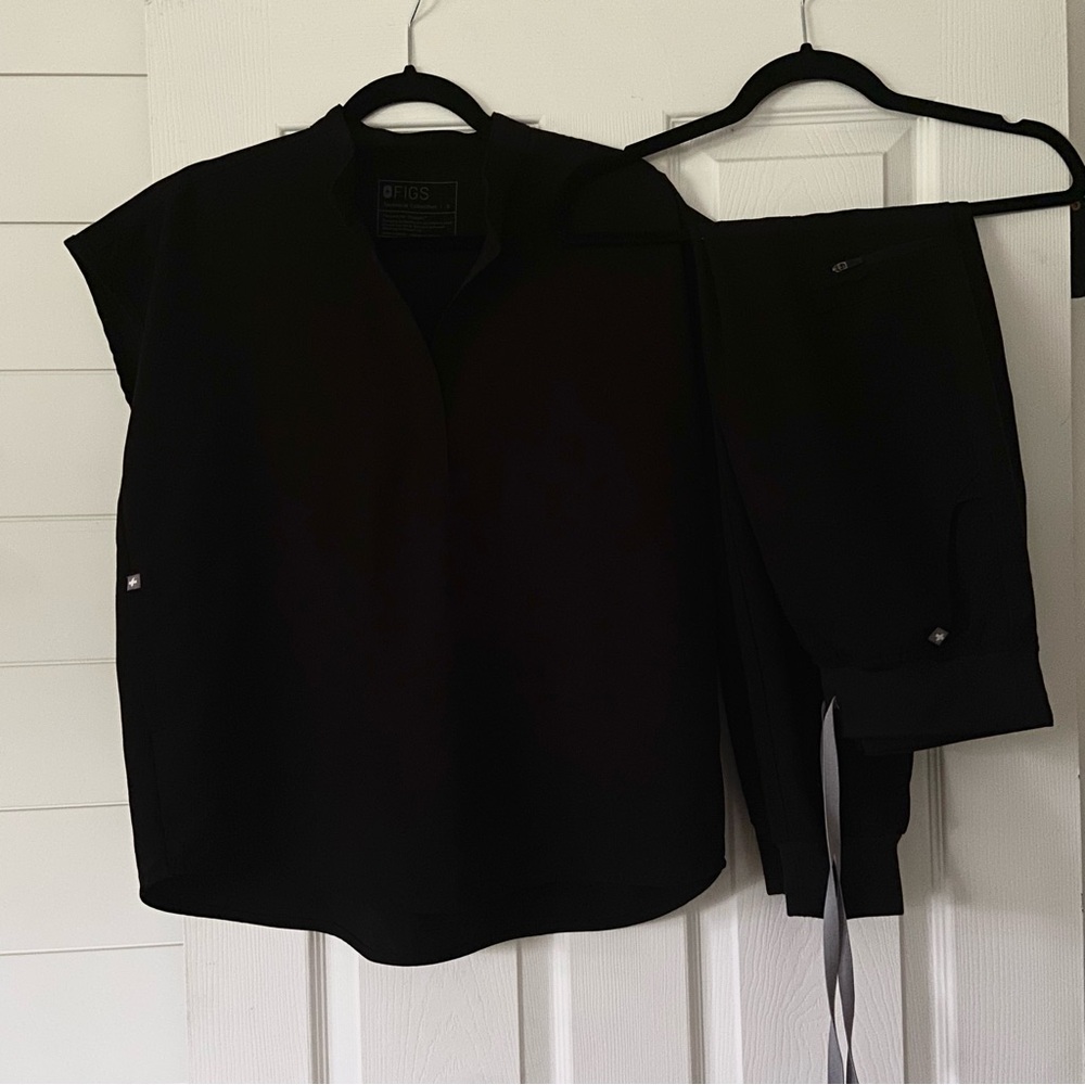 Figs Rafaela Oversized Top & Zamora High Waisted Joggers